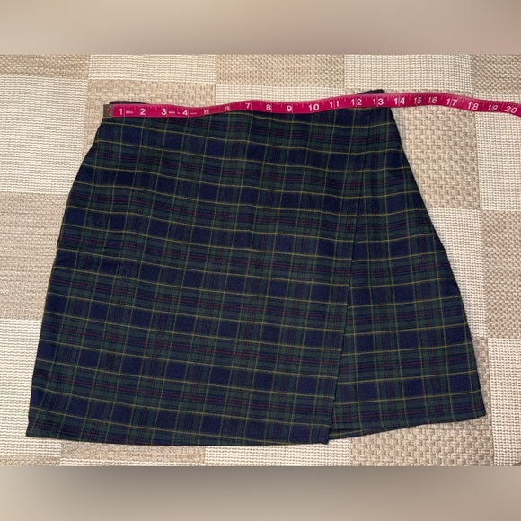 HOLLISTER A-line Wrap Plaid Mini Skirt in Navy and Green Size Small - Picture 5 of 5